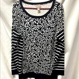 🧣 Chico's Black and White Animal Print Sweater